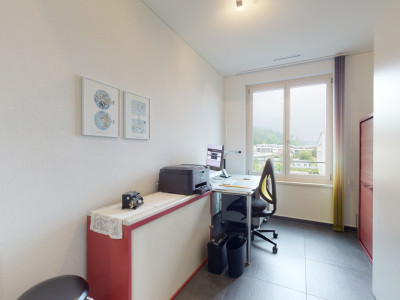 Neuwertige 5.5-Zimmer-Attikawohnung mit Sicht ins Grüne image 9