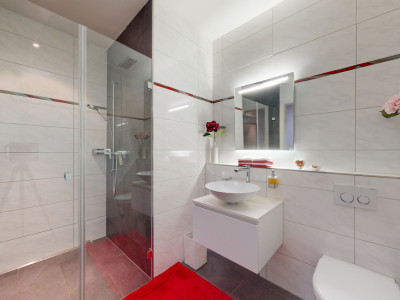 Neuwertige 5.5-Zimmer-Attikawohnung mit Sicht ins Grüne image 10