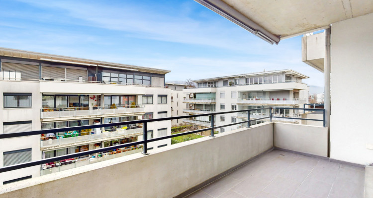 Geräumige und helle Minergie-Wohnung mit Loggia und grossem Balkon image 12