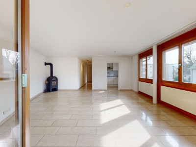 Helle 4.5-Zimmerwohnung mit funktionaler Raumaufteilung image 5