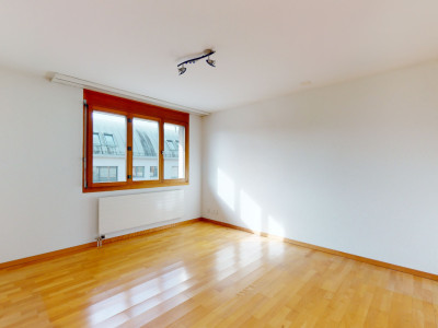 Helle 4.5-Zimmerwohnung mit funktionaler Raumaufteilung image 7