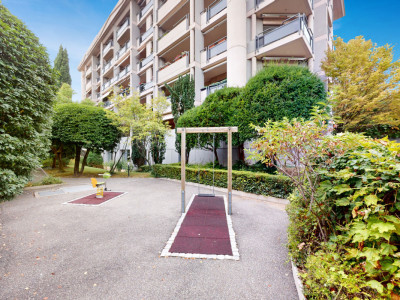 A few steps from Trembley park in the UN district image 12