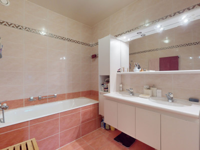 A few steps from Trembley park in the UN district image 7