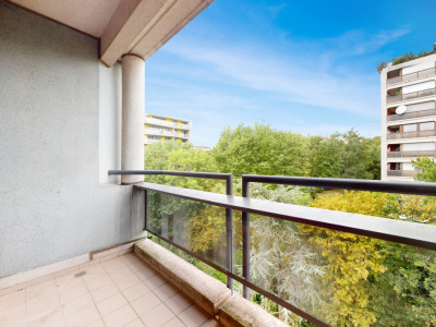 A few steps from Trembley park in the UN district image 9