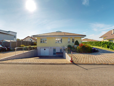 Rare à la vente : Maison individuelle avec garage intégré! image 3